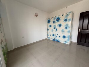 Room in 2.5 BHK Apartment at Nimbus The Hyde park, Sector 78 – for Sale