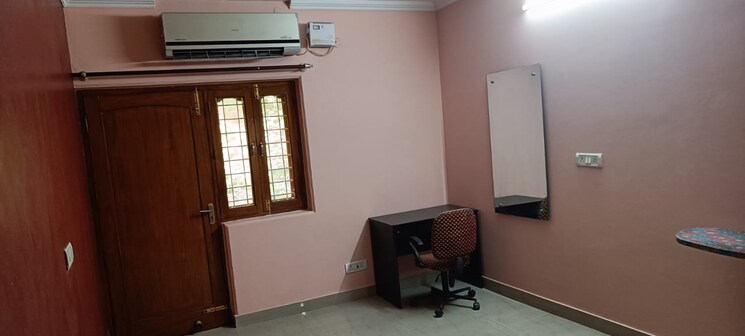 Living Room, sarita-vihar-pocket-c-rwa 3 Bedroom 1500 Sq.Ft. Apartment In Sarita Vihar Delhi 8590847