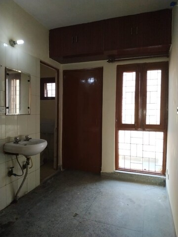 Living Room in 1 BHK Apartment at Molarband – for Rent