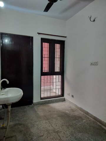 Room in 1 BHK Apartment at Molarband – for Rent