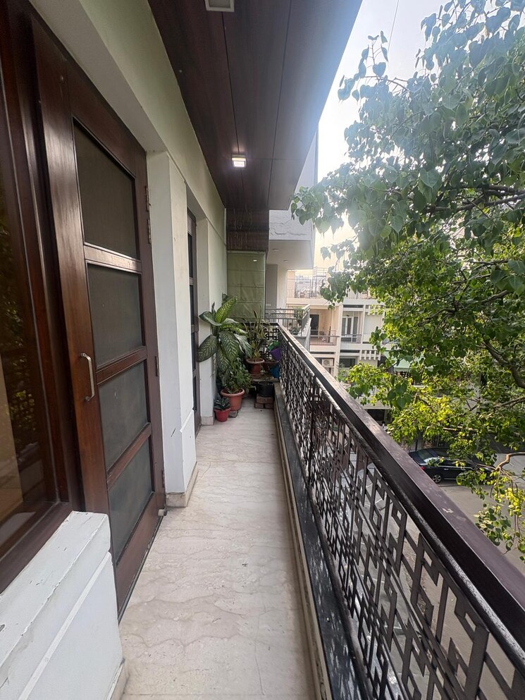 Balcony, rwa-humayunpur 3 Bedroom 1900 Sq.Ft. Apartment In Safdarjung Enclave Delhi 8590856