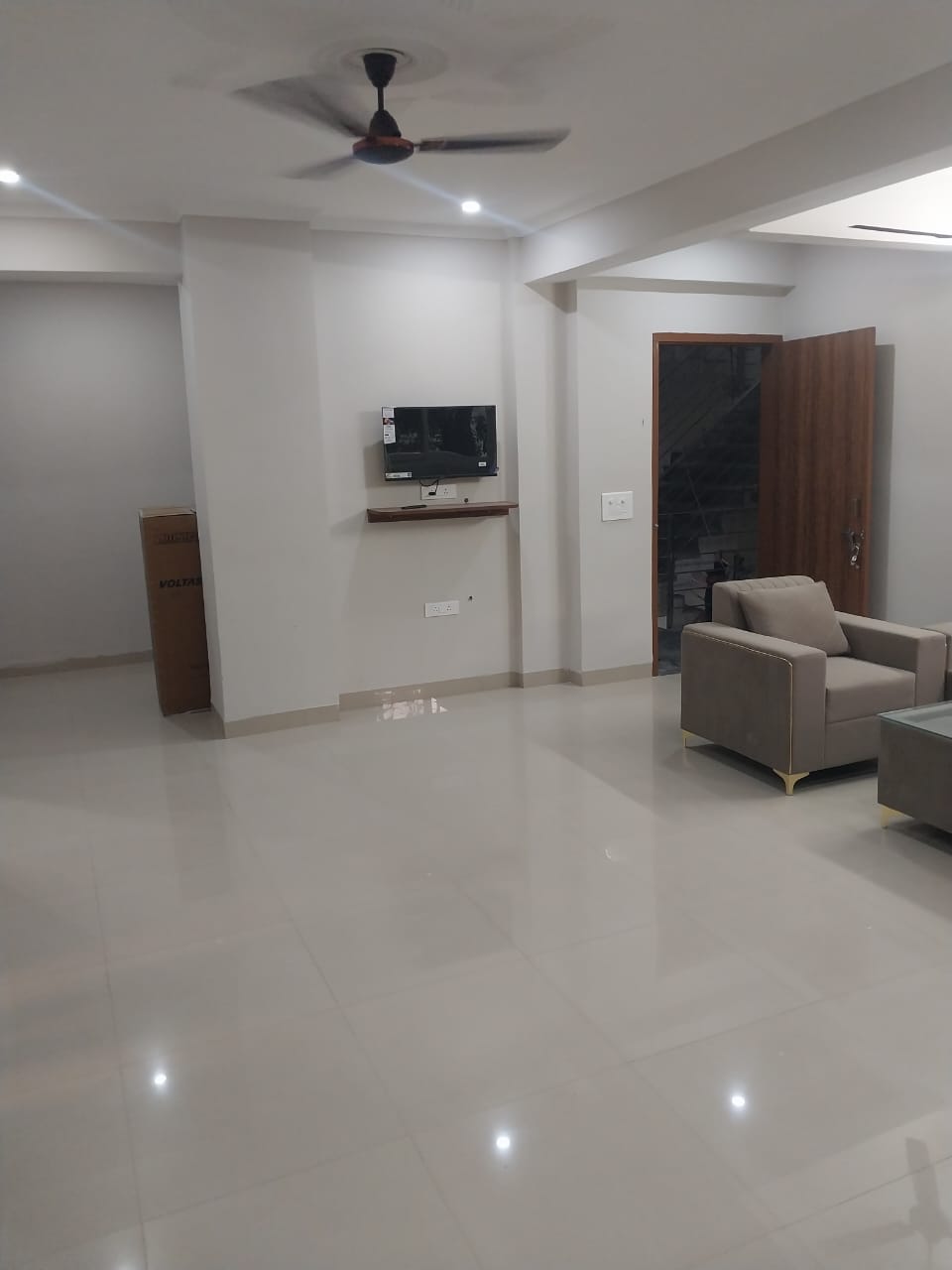 2 BHK + Extra Room Apartment For Rent in DLF Exclusive Floors