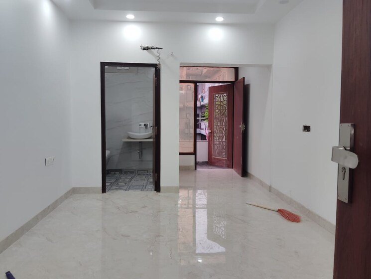 Room, navbharat-apartments 2.5 Bedroom 1000 Sq.Ft. Apartment In Paschim Vihar Delhi 8590975