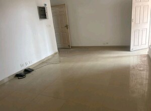 Room in 2 BHK Apartment at Supertech Cape Town, Sector 74 – for Sale