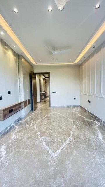 Room in 5 BHK Villa at Bestech Park View Ananda Exclusive Villas, Sector 81 – for Rent