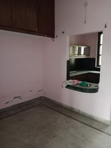 Room in 2 BHK Builder Floor at Sector 18 – for Rent