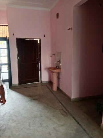 Room in 2 BHK Builder Floor at Sector 18 – for Rent