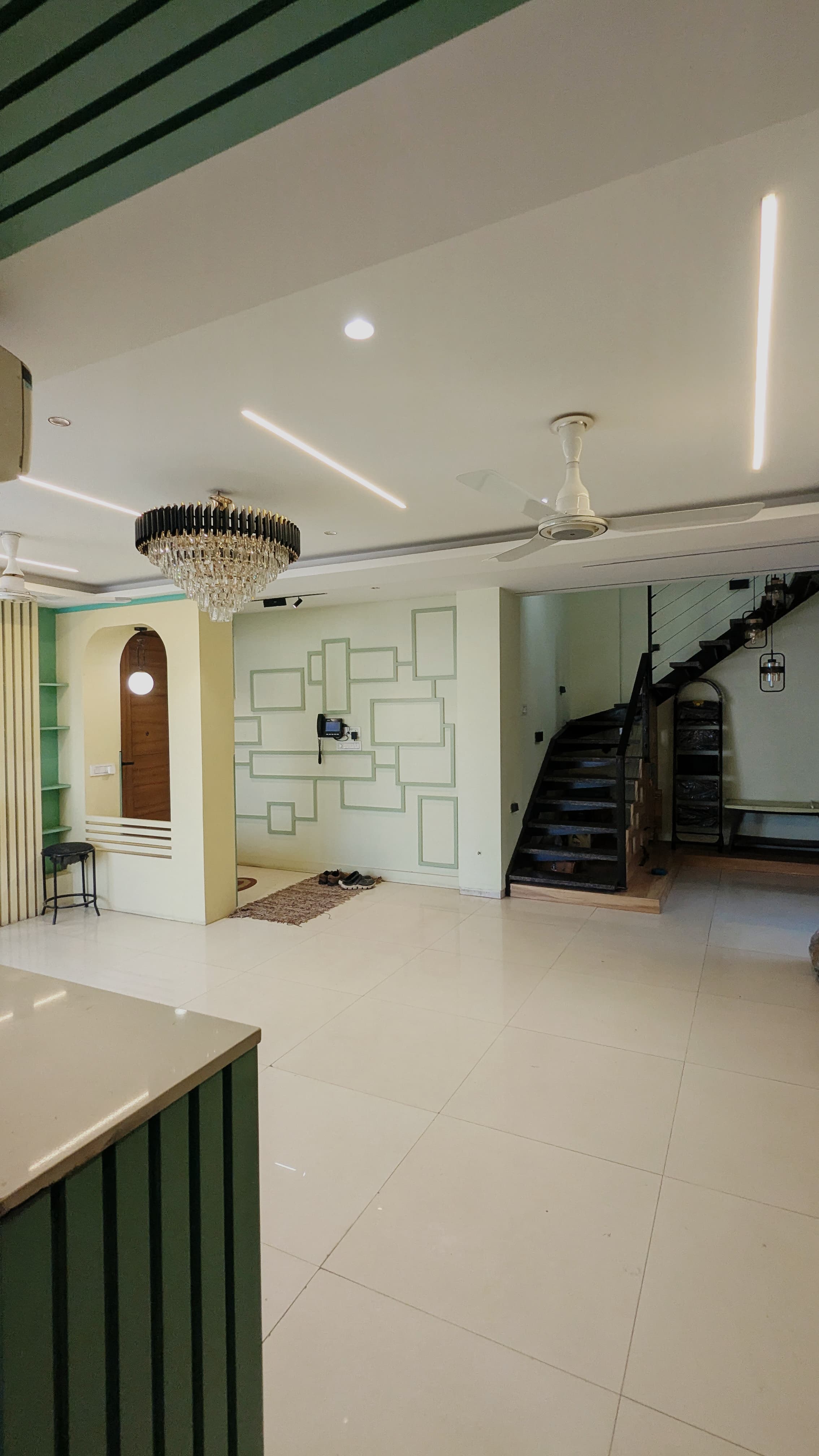 4 BHK + Servant Room Penthouse For Rent in Tulip Violet