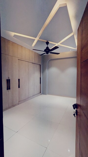 Room in 4 BHK Penthouse at Tulip Violet, Sector 69 – for Rent