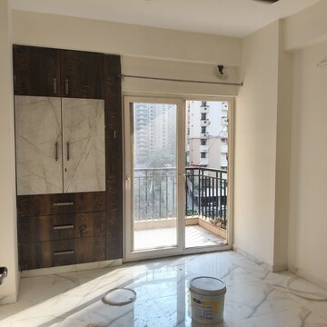 Room in 2 BHK Apartment at Geotech Pristine Avenue, Sector 16c Greater Noida – for Rent