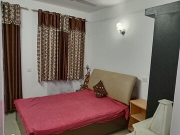 Bedroom in 2 BHK Apartment at Hazratganj – for Rent