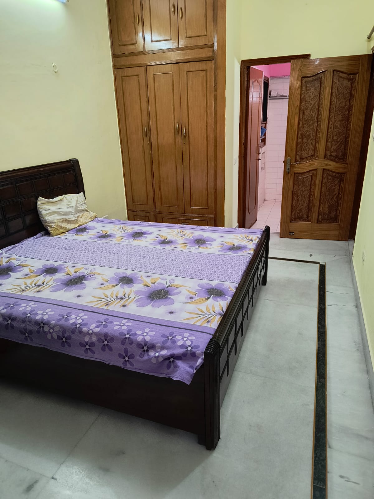 3 BHK + Servant Room,Extra Room 180 Sq.Yd. Builder Floor in Greenwood City