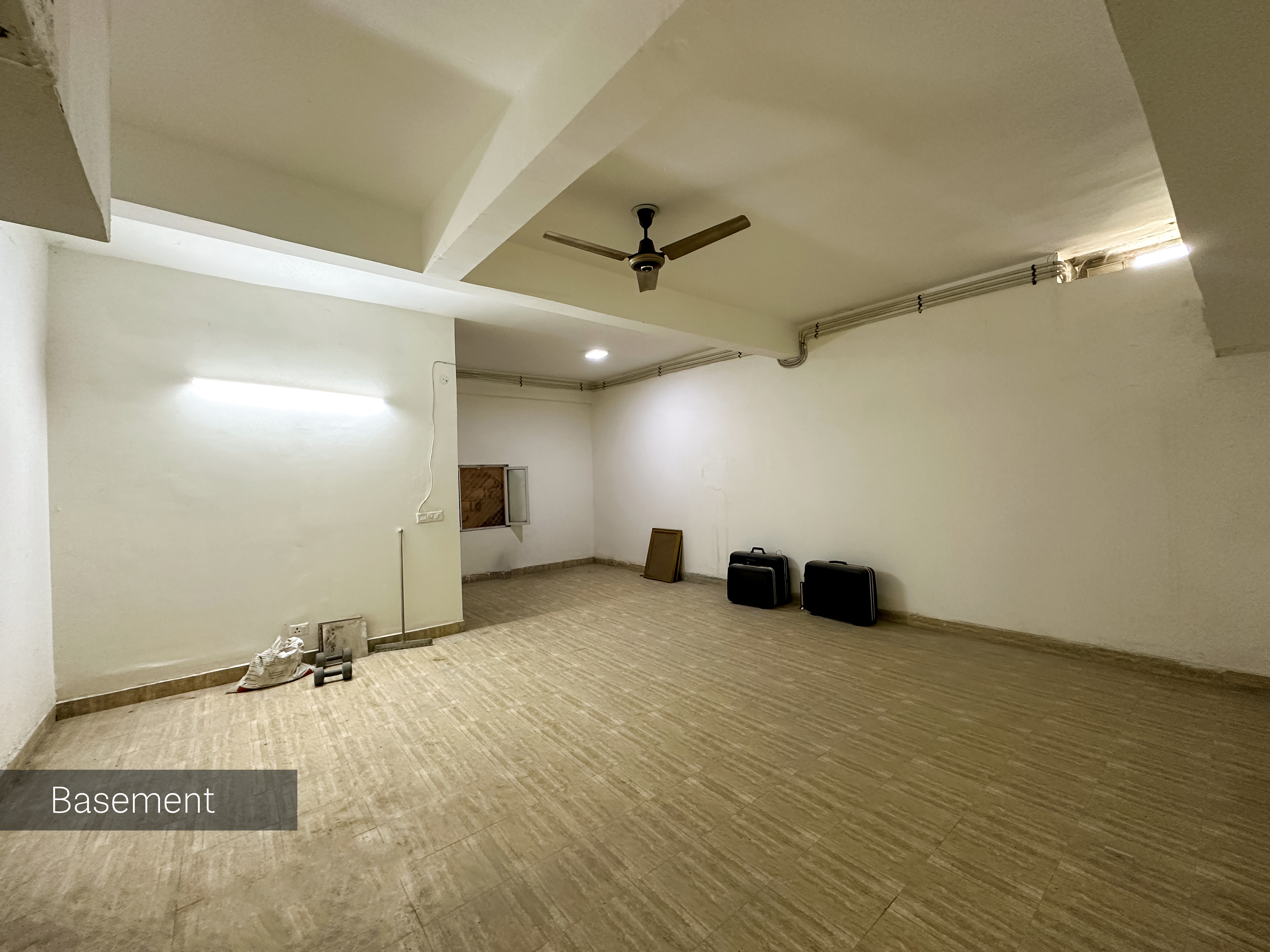 3 BHK + Servant Room,Extra Room Builder Floor For Sale in BPTP Amstoria