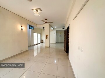 Building Lobby in 3 BHK Builder Floor at BPTP Amstoria, Sector 102 – for Sale