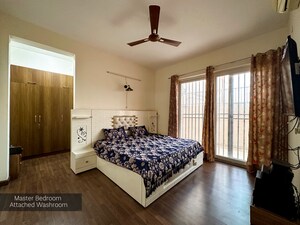 Bedroom in 3 BHK Builder Floor at BPTP Amstoria, Sector 102 – for Sale