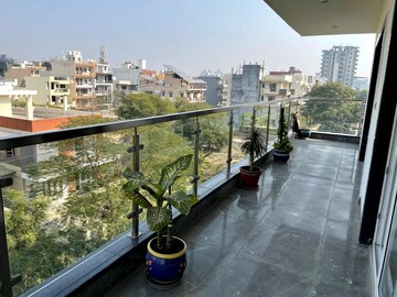Swimming Pool in 3 BHK Apartment at Greenwood City, Sector 40 – for Rent