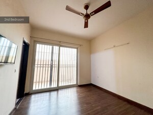 Room in 3 BHK Builder Floor at BPTP Amstoria, Sector 102 – for Sale