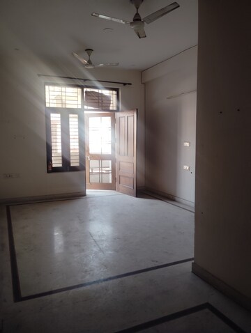 Room in 4 BHK Independent House at Sector 30 – for Rent