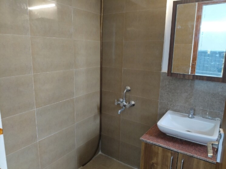 Bathroom, suncity-avenue-76 2 Bedroom 582 Sq.Ft. Apartment In Sector 76 Gurgaon 8591249