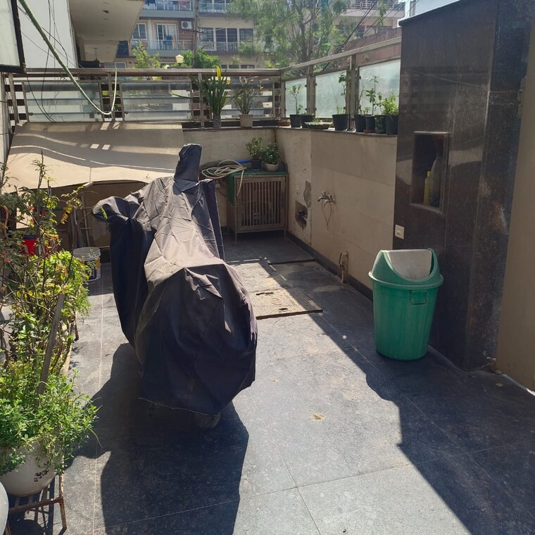  Parking, sector 71 3 Bedroom 1800 Sq.Ft. Builder Floor In Sector 71 Gurgaon 8591258