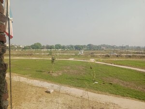 Master Bedroom in 3 BHK Builder Floor at Amolik Aster Woods, Sector 98 – for Sale