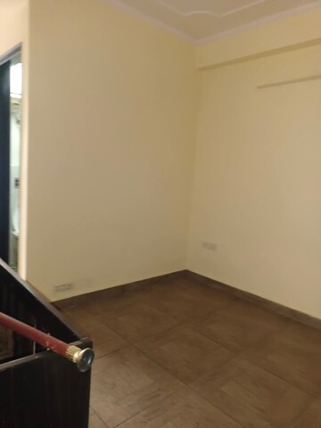 Room in 2 BHK Builder Floor at DDA Janta Flats Rohini, Rohini Sector 13 – for Rent