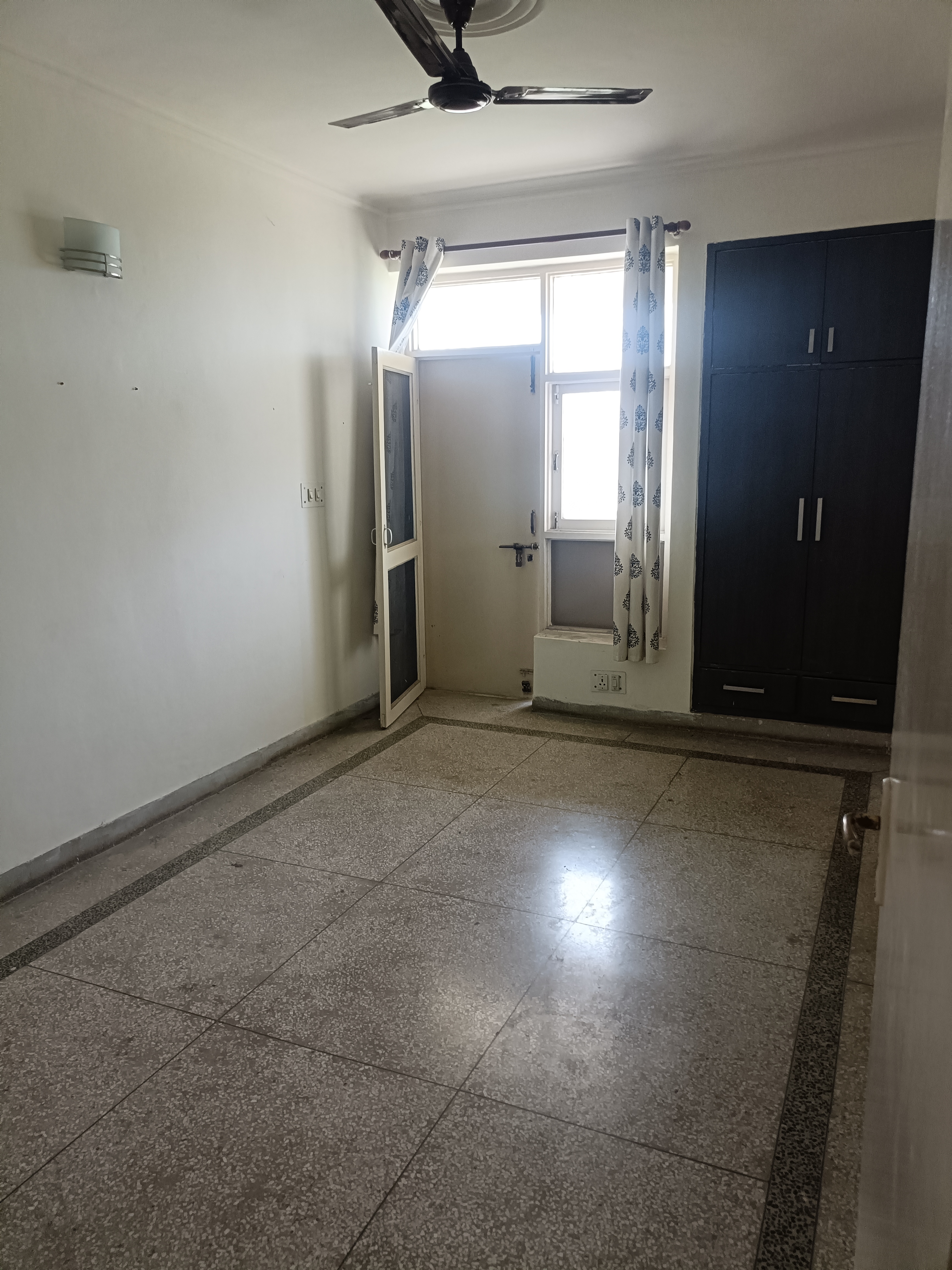 3 BHK Apartment For Rent in Kanchanjunga Apartments