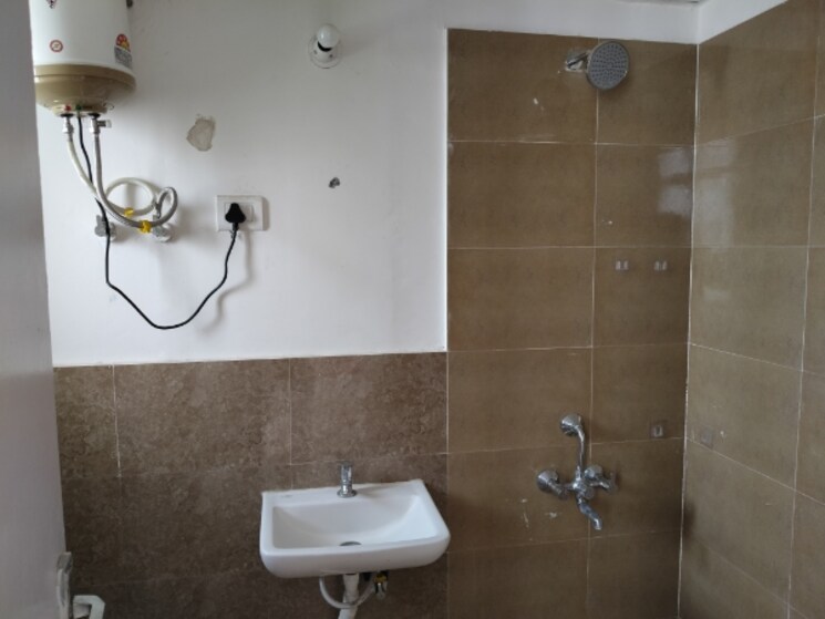 Bathroom, suncity-avenue-76 2 Bedroom 682 Sq.Ft. Apartment In Sector 76 Gurgaon 8591376