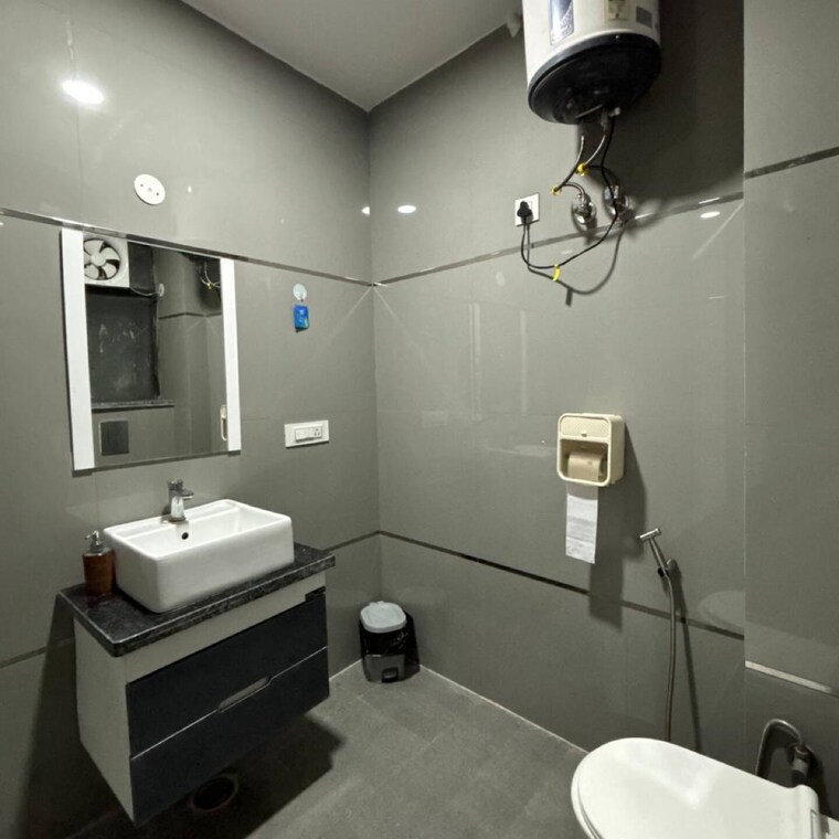 Team Area, risland-sky-mansion 3 Bedroom 1250 Sq.Ft. Builder Floor In Chattarpur Delhi 8591500