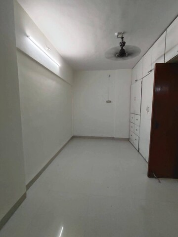 Room in 1 BHK Apartment at Andheri West – for Rent