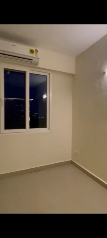 Room in 2 BHK Apartment at Suncity Avenue 76, Sector 76 – for Sale