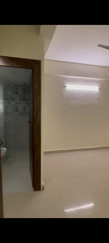 Room in 2 BHK Apartment at Suncity Avenue 76, Sector 76 – for Sale