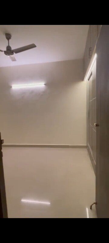Room in 2 BHK Apartment at Suncity Avenue 76, Sector 76 – for Sale