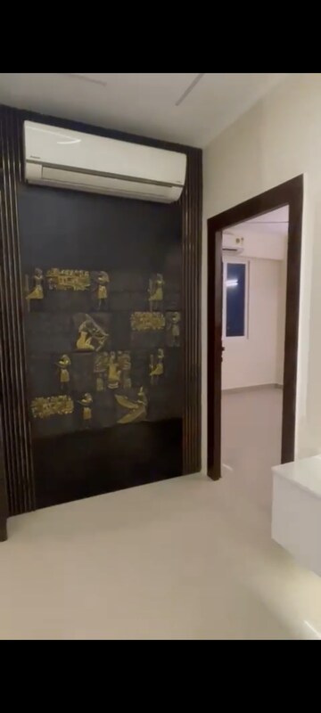 Room in 2 BHK Apartment at Suncity Avenue 76, Sector 76 – for Sale