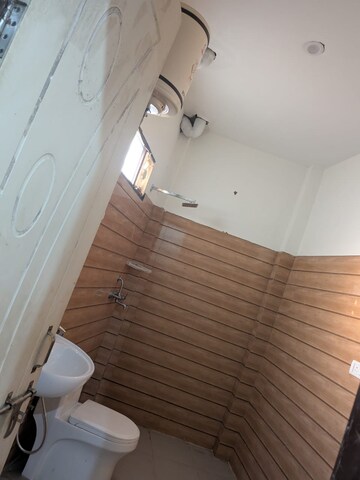 Bathroom in 2 BHK Builder Floor at Sector 33 – for Rent