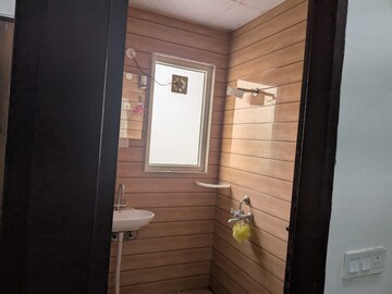 Building Lobby in 2 BHK Builder Floor at Sector 33 – for Rent