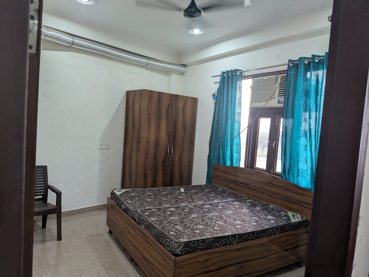 Bedroom, sector 33 2 Bedroom 200 Sq.Yd. Builder Floor In Sector 33 Gurgaon 8591610