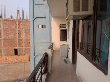 Building Lobby in 2 BHK Builder Floor at Sector 33 – for Rent