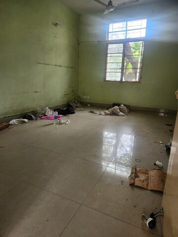 Room in 2 BHK Apartment at RWA Qutab Enclave, Katwaria Sarai – for Rent