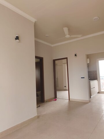 Room in 3 BHK Builder Floor at Central Park 3 Flower Valley, Sohna Sector 33 – for Rent