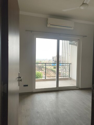 Room in 3 BHK Builder Floor at Central Park 3 Flower Valley, Sohna Sector 33 – for Rent