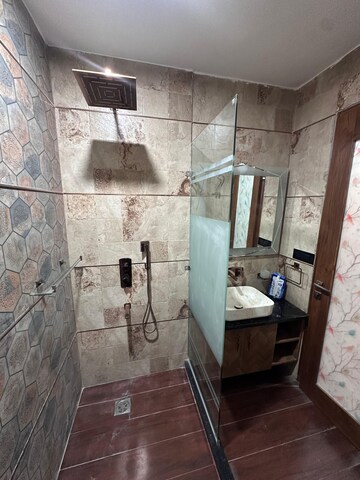 Bathroom in 3.5 BHK Builder Floor at Central Park 3 Flower Valley, Sohna Sector 33 – for Rent
