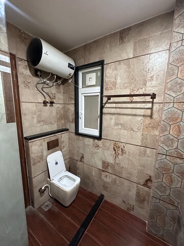 Bathroom in 3.5 BHK Builder Floor at Central Park 3 Flower Valley, Sohna Sector 33 – for Rent