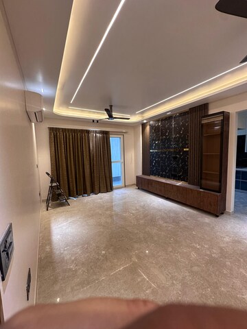Room in 3.5 BHK Builder Floor at Central Park 3 Flower Valley, Sohna Sector 33 – for Rent