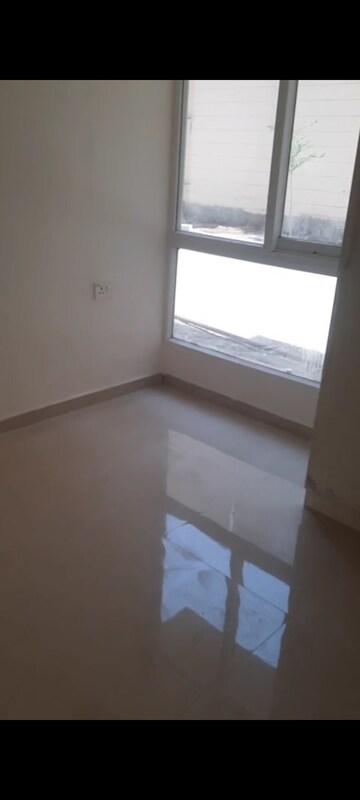 Room in 2 BHK Apartment at Signature The Millennia 2, Sector 37d – for Rent