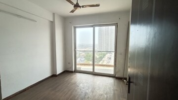 Room in 3 BHK Apartment at Sector 70 – for Sale