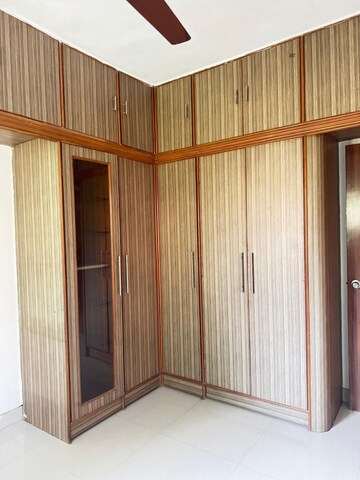 Room in 2 BHK Apartment at Shivam CHS Goregaon East, Goregaon East – for Rent