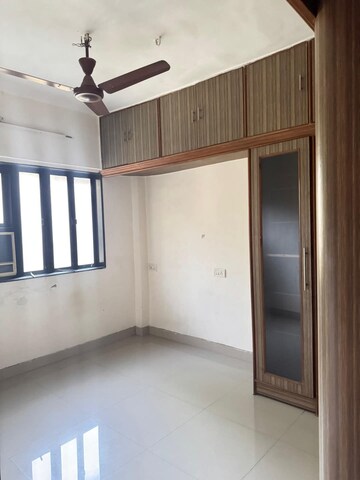 Room in 2 BHK Apartment at Shivam CHS Goregaon East, Goregaon East – for Rent