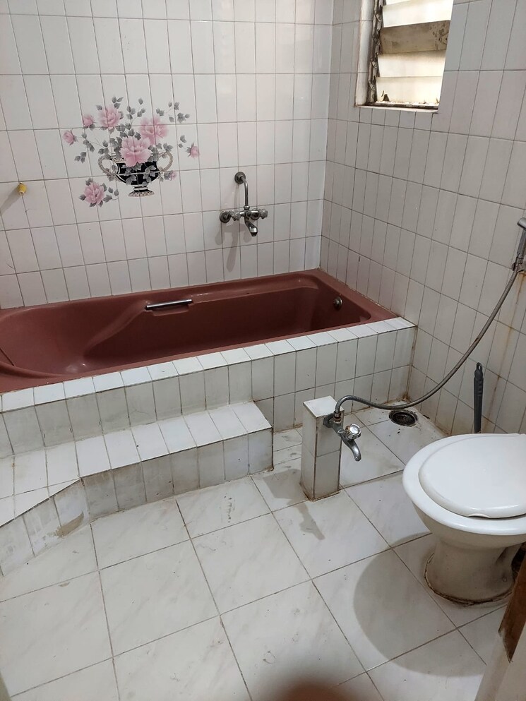 Bathroom, sharmilee-apartment 2 Bedroom 900 Sq.Ft. Apartment In Aundh Pune 8591838