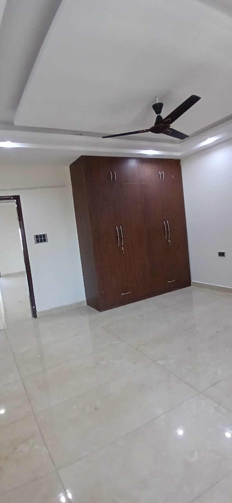 Room, sector 28 3.5 Bedroom 250 Sq.Yd. Builder Floor In Sector 28 Faridabad 8591870